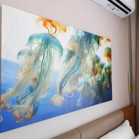 Mezzanine Bay בית הארחה