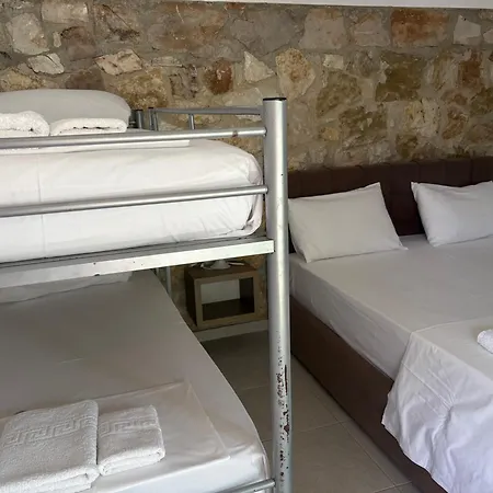 Mezzanine Bay Konukevi Himarë