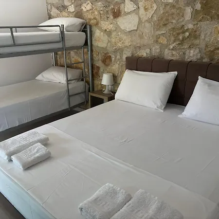 Mezzanine Bay 3* Himarë