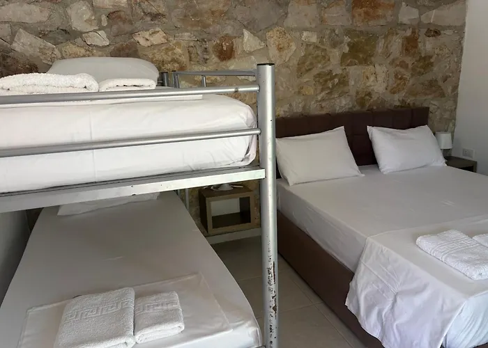 Mezzanine Bay Konukevi Himarë