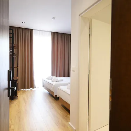 Pensión Mezzanine Bay *