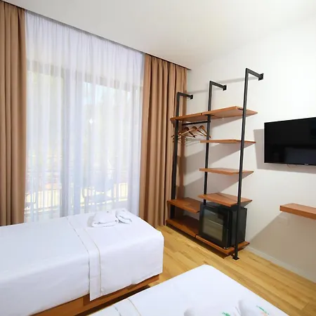 Pensión Mezzanine Bay *