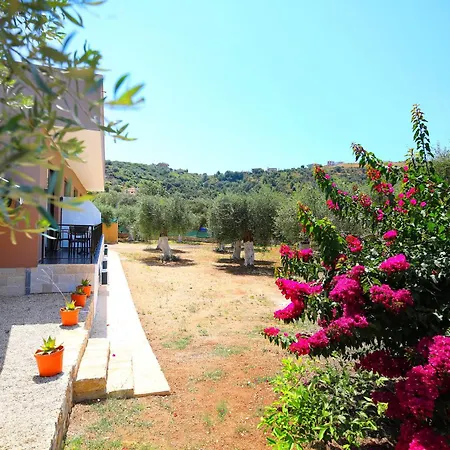 Mezzanine Bay 招待所 3*