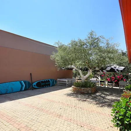 Pensión Mezzanine Bay Himarë