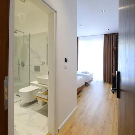 Mezzanine Bay *