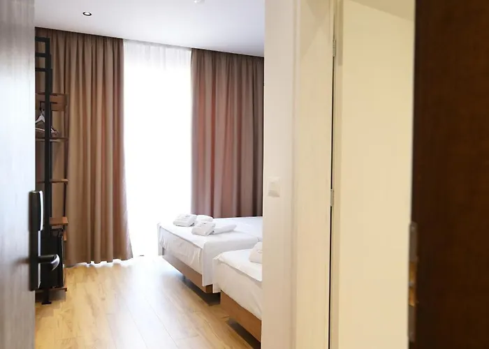 Pensión Mezzanine Bay 3*