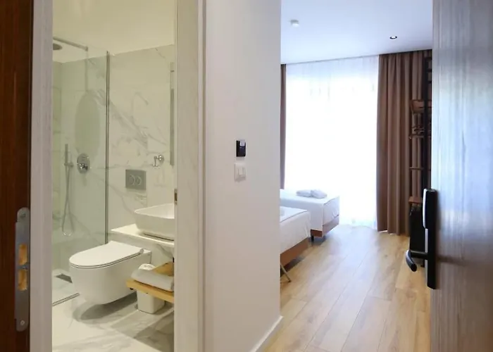 Mezzanine Bay 3*